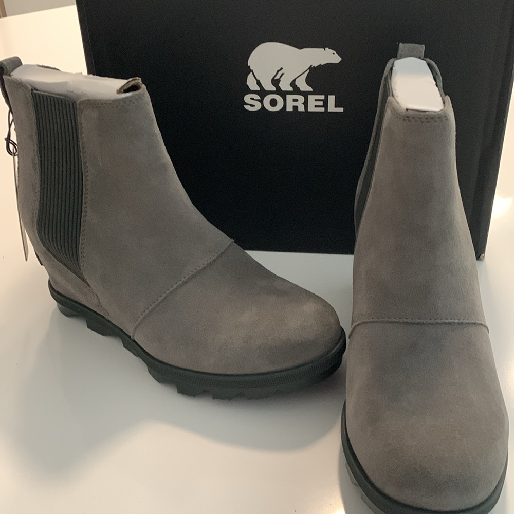 SOREL JOAN OF ARCTIC WEDGE BOOT, GREY SUEDE, SIZE 7.5